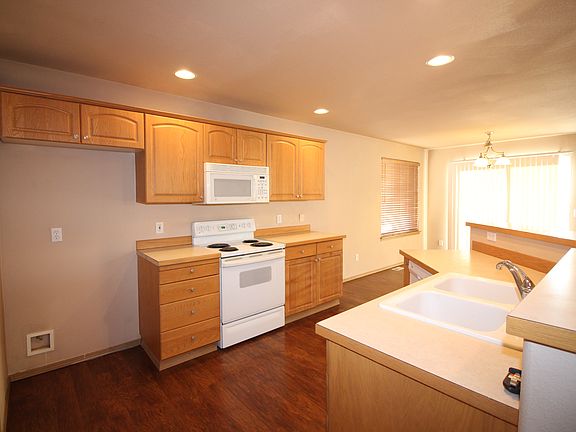 4th image of 10919 185th Ave E