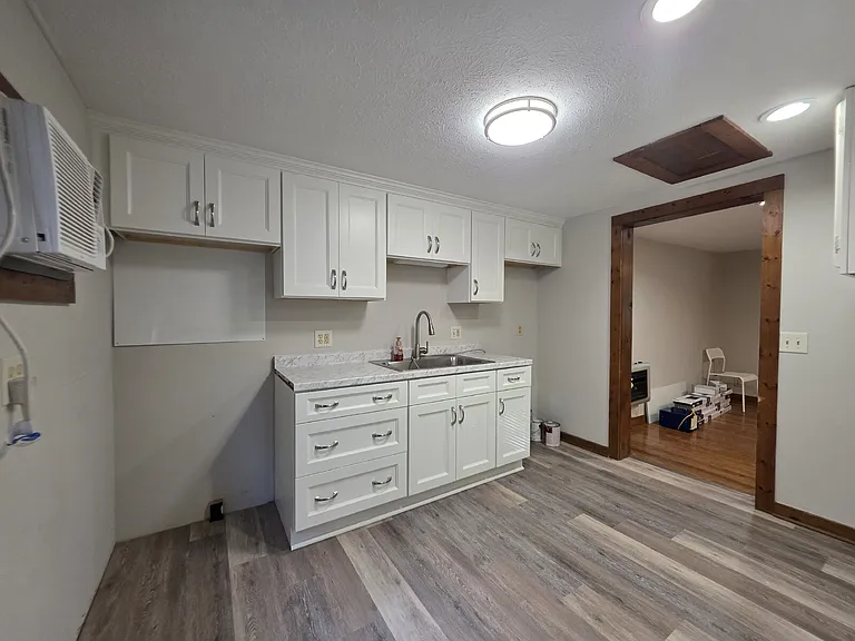 1050 Woody Ln #B — Photo 4