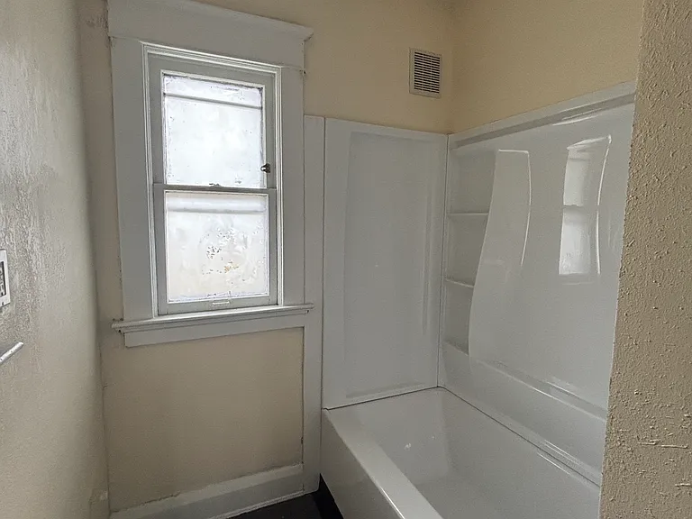 2132 Broadway St #1 — Photo 5