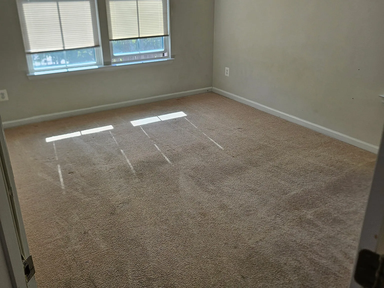 5 bed, 4.5 bath, 2892 sqft, $800 — Photo 1