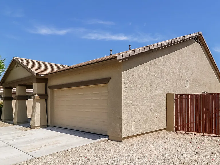 105 N 108th Dr — Photo 3