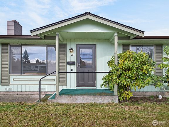 3rd image of 1031 N Laventure Road