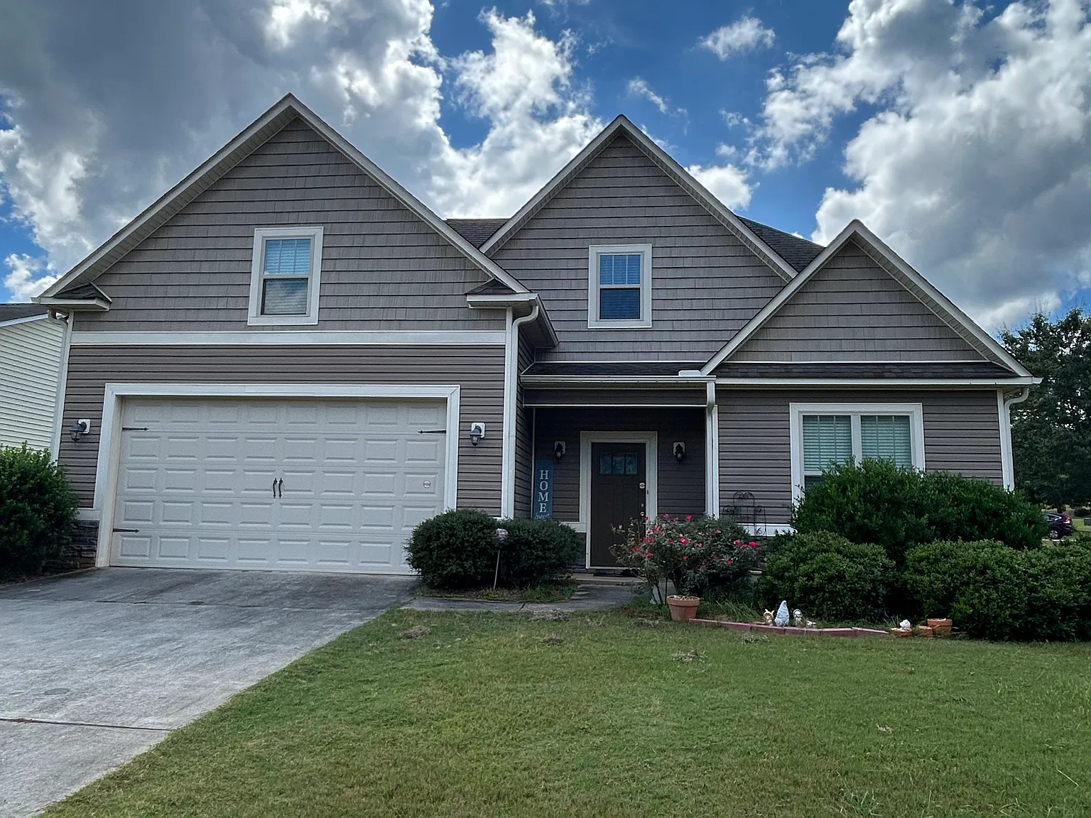 4 bed, 2464 sqft, $2,400 — Photo 1