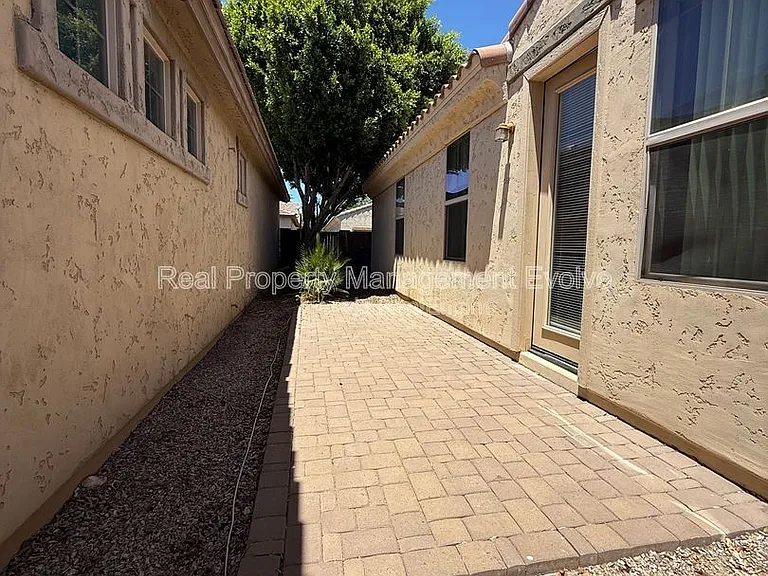 3454 E Constitution Dr — Photo 22