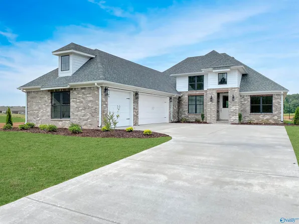 17661 Carillon Dr, Athens, AL 35611