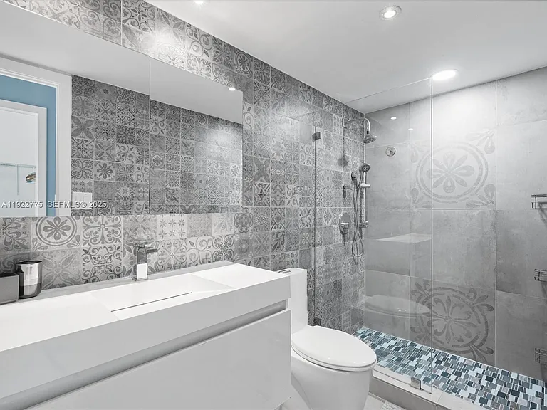 19370 E Collins Ave #627 — Photo 9