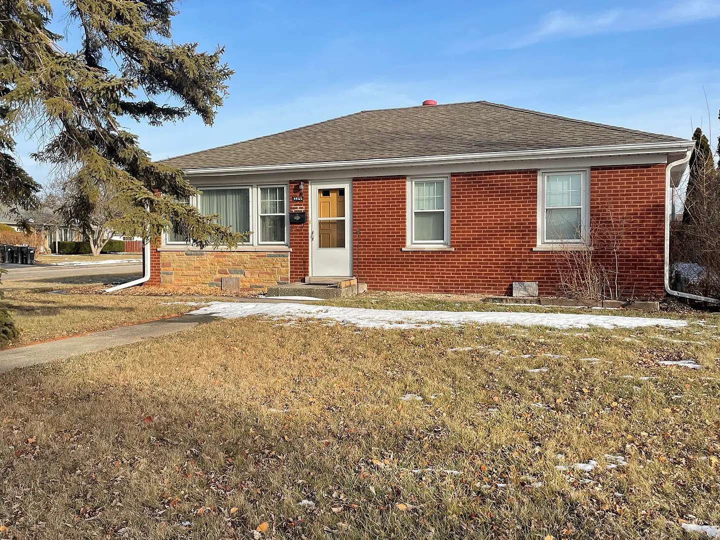 4965 N Pontiac Ave photo 1