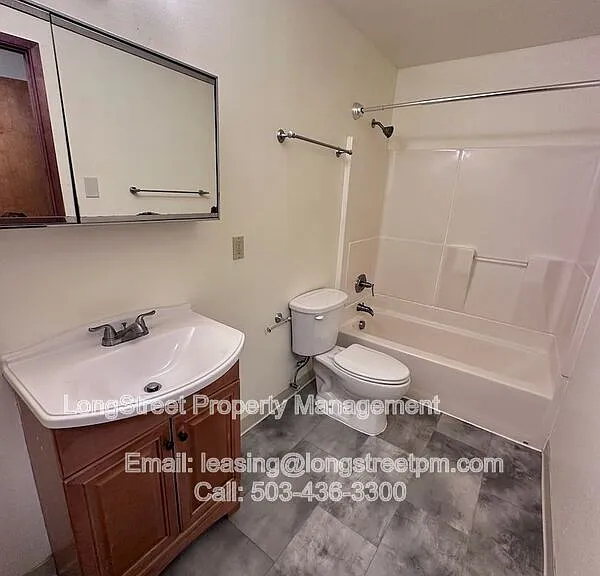 121 SE 30th Pl — Photo 4