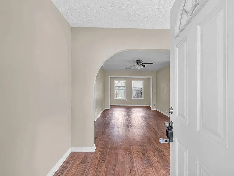 7304 Kinney St — Photo 6