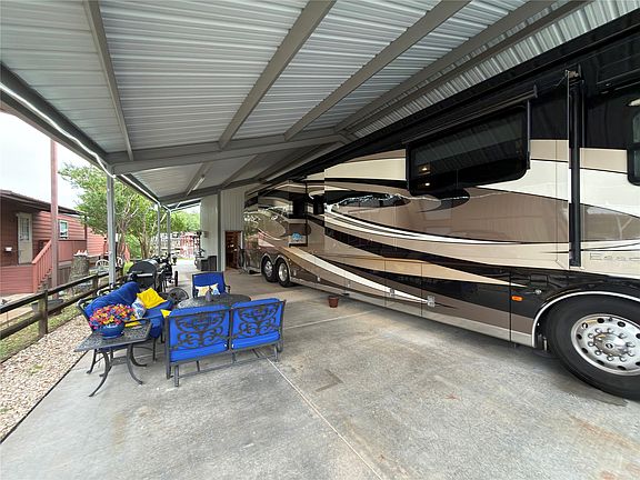5th image of 419 Brazos Harbor Dr