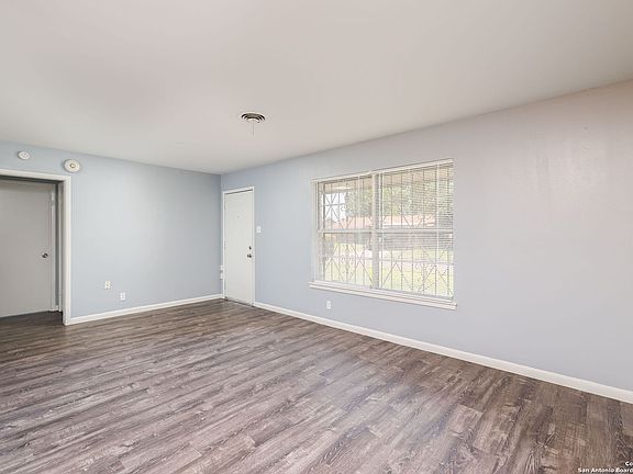 2nd image of 4919 LAKEWOOD DR
