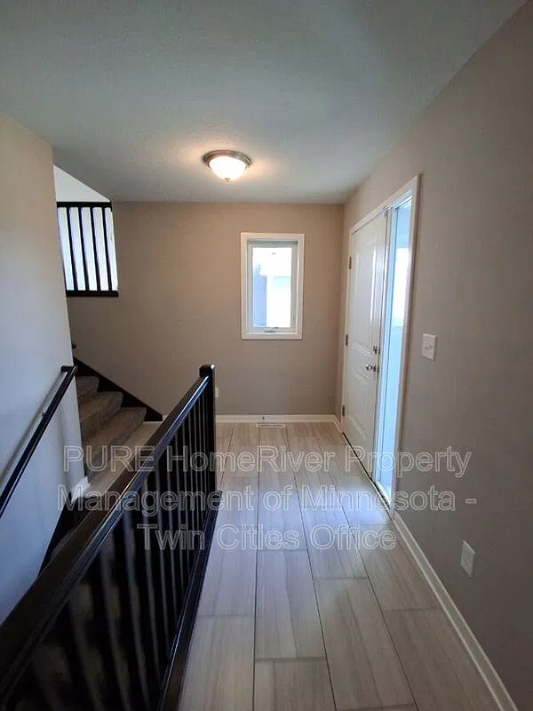 4 bed, 3.0 bath, 2702 sqft, $3,050 — Photo 4