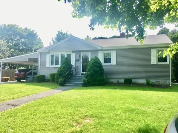 8 Wood Ter, Middletown, RI 02842