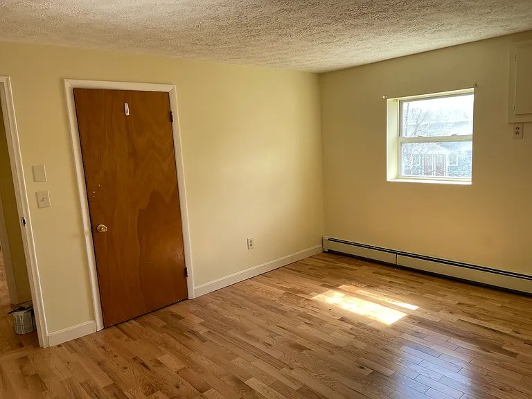 100 Strawberry Ave #3 — Photo 12