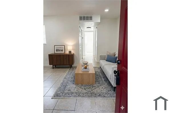 Building Photo - 610 NE 123rd St #104