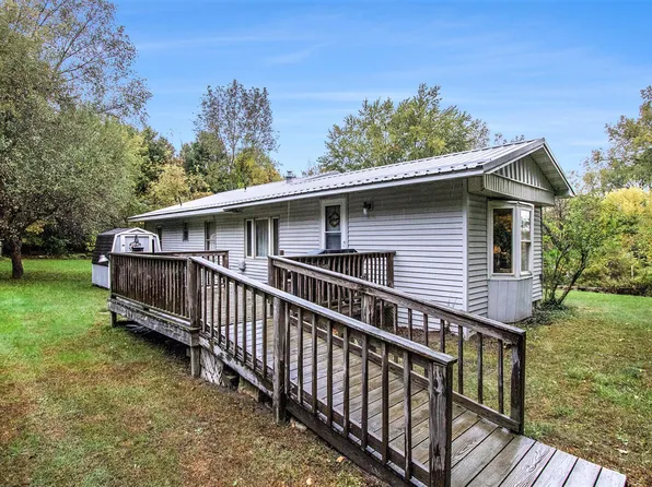 3864 Case Ct, Watervliet, MI 49098