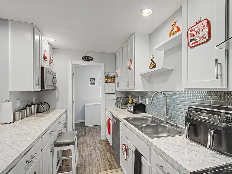 5706 Ventura Ln — Photo 11