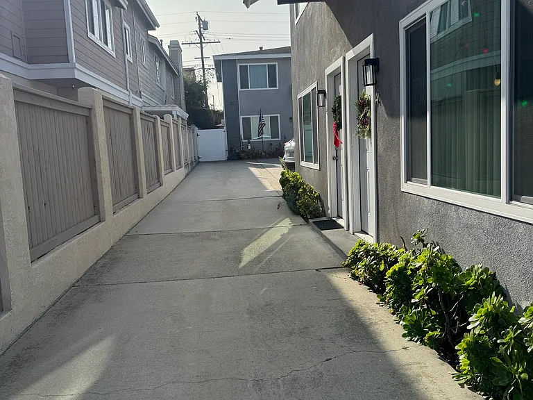 2212 Voorhees Ave — Photo 4