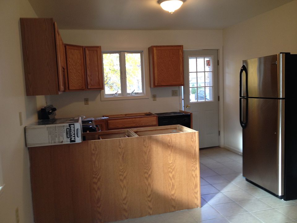 Kitchen-waiting on new countertop