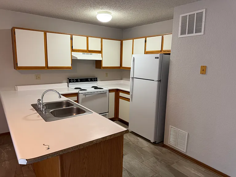 2 bed, 1.0 bath, $850 — Photo 4