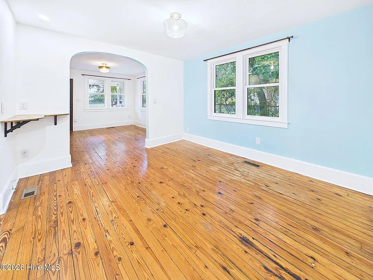 418 S 8th St — Photo 14