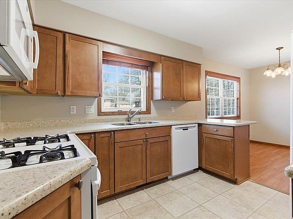 5th image of 1515 W 5th St