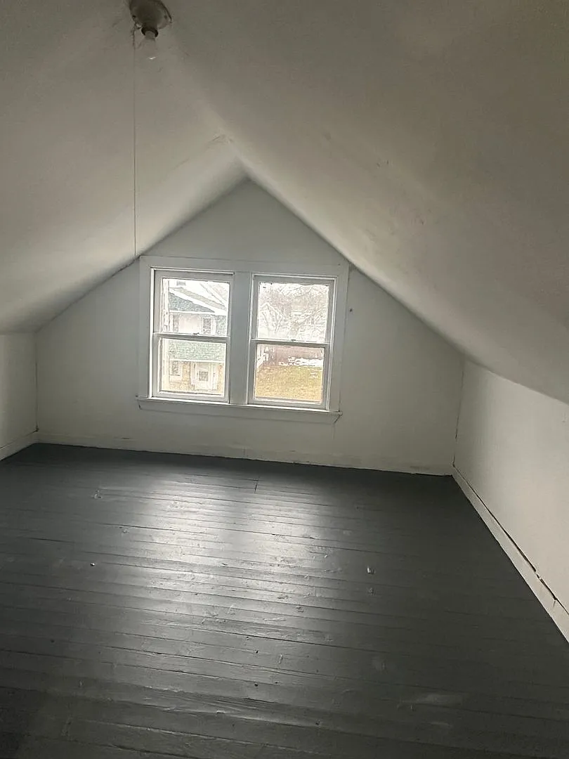 4bd Single Section 8/Cash Pay *1/2 Off Security Deposit Special* — Photo 3