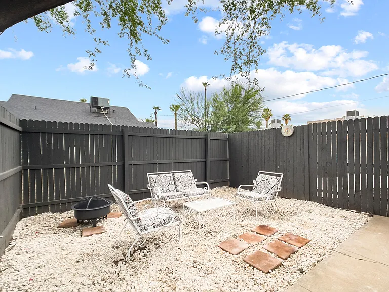508 E Willetta St #2 — Photo 36