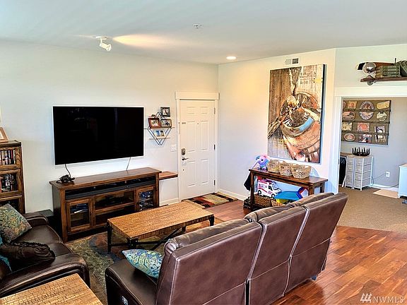 5th image of 4395 Westshore Dr NE #1001