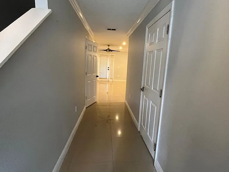 410 Tradition Ln — Photo 2