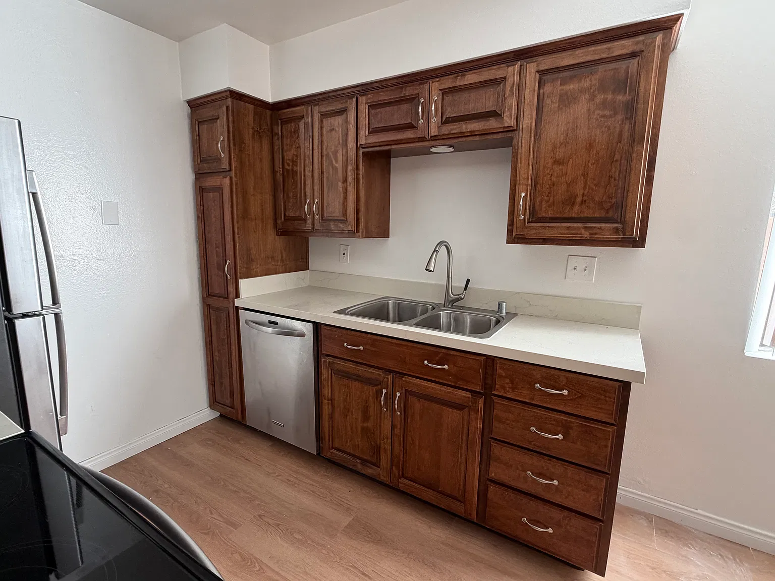 2 bed, 1000 sqft, $3,000 — Photo 3