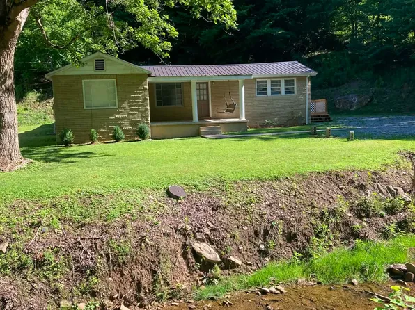 460 Powells Crk, Pikeville, KY 41501
