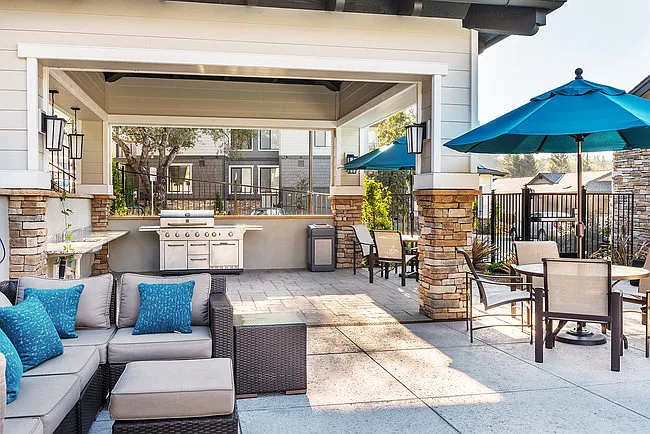 Canyon Oaks Luxury Apartments — Photo 10