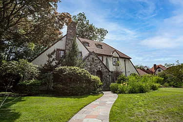 Sold by E Realty International Corp