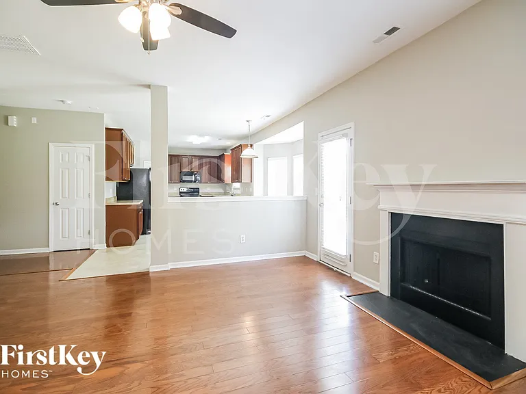 9613 Rothman Ln — Photo 3