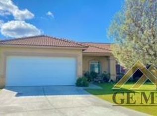 825 Bora Bora Ln, Bakersfield, CA