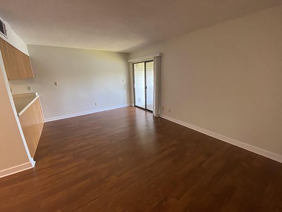 5th image of 101 Old Ferry Rd Unit 29C