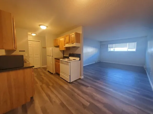 3015 S 17th St #103, Grand Forks, ND 58201