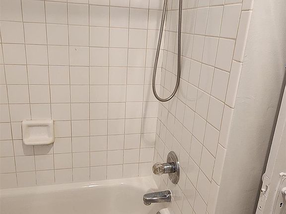 3rd image of 8110 Chalmers Ave