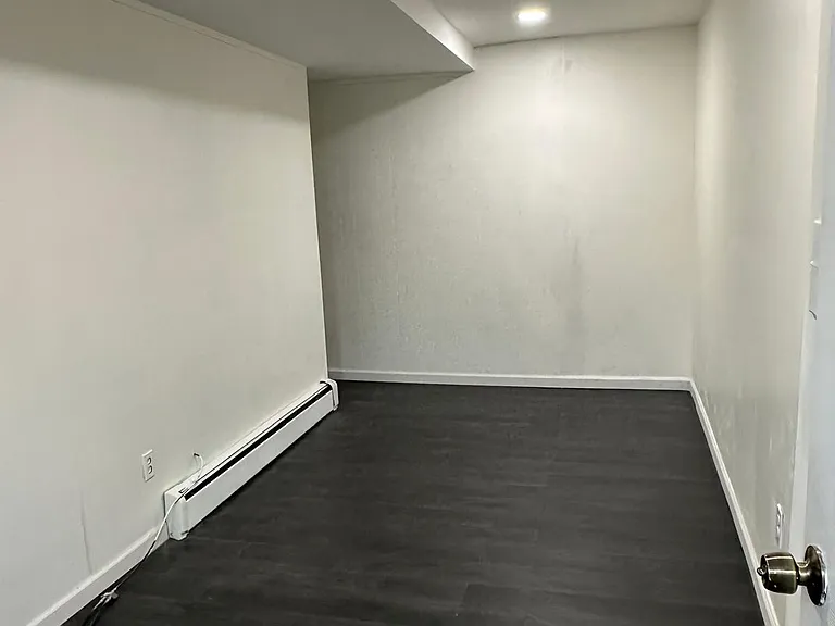 402 N 3rd St #1F — Photo 3