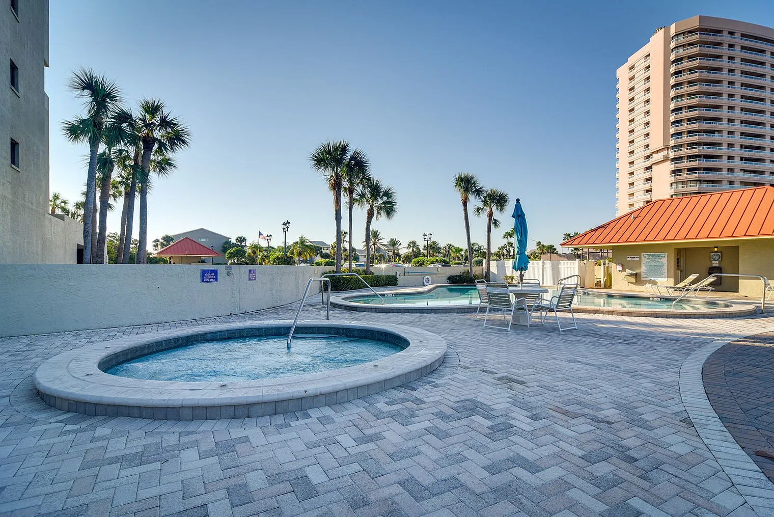 2 bed, 2.0 bath, 1420 sqft, $5,564 — Photo 4