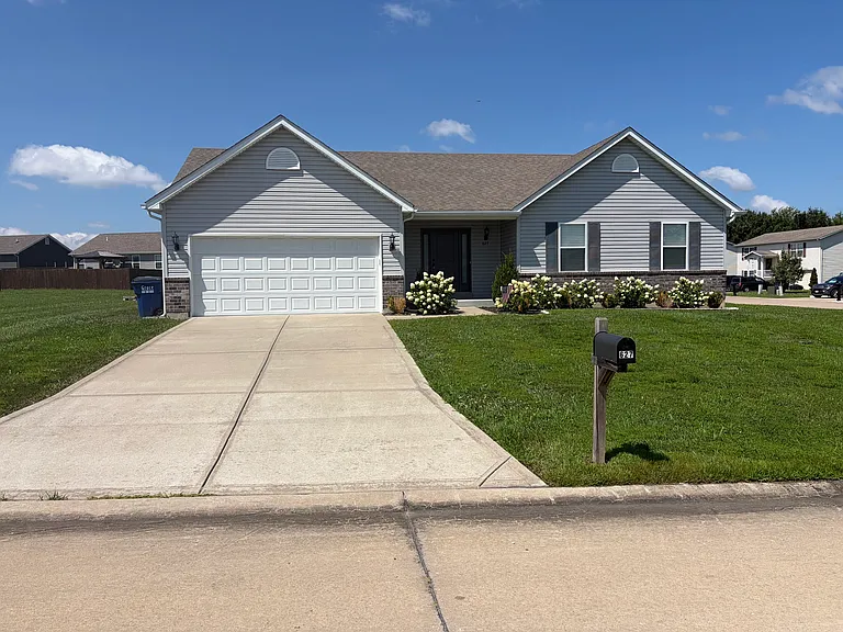 627 Gandalf Ln — Photo 1
