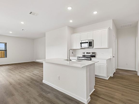 3rd image of 859 Hillcrest Blvd