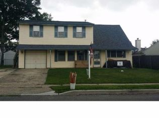 358 Indian Creek Dr, Levittown, PA 19057