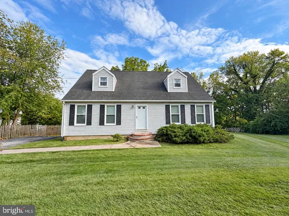 2 Casey Ln, Claymont, DE 19703