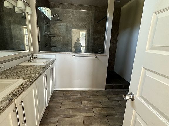 Main bedroom bath