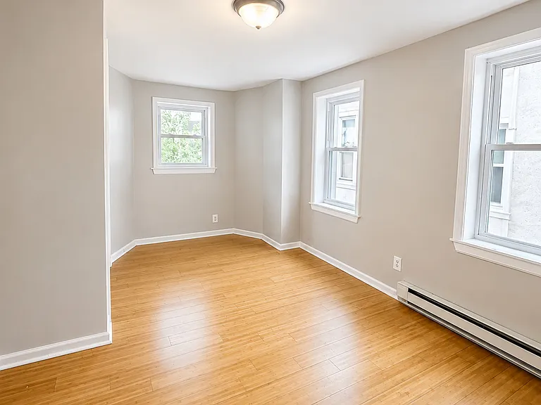 2033 W Oxford St — Photo 15