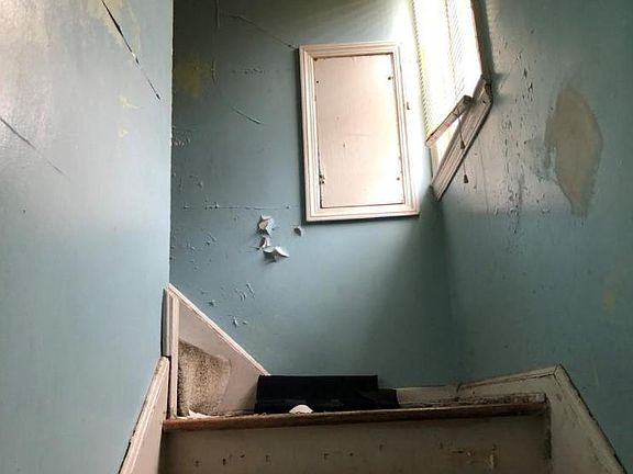 3rd image of 31592 Harvard Ave