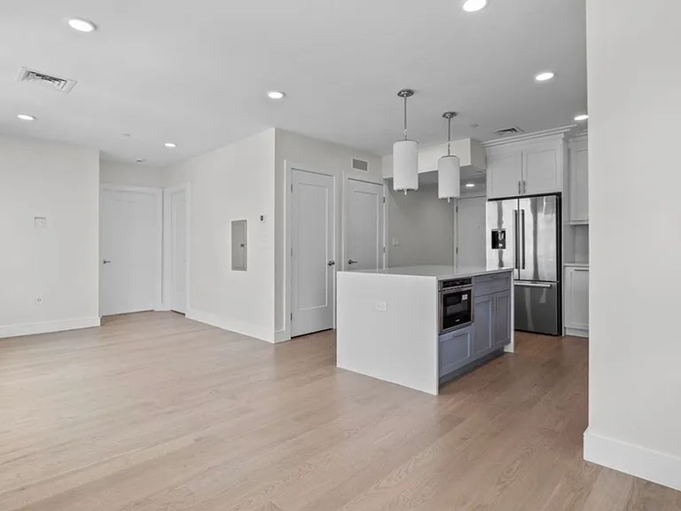 301 Border St — Photo 3