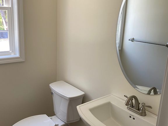 5th image of 10 Red Maple Ln #B